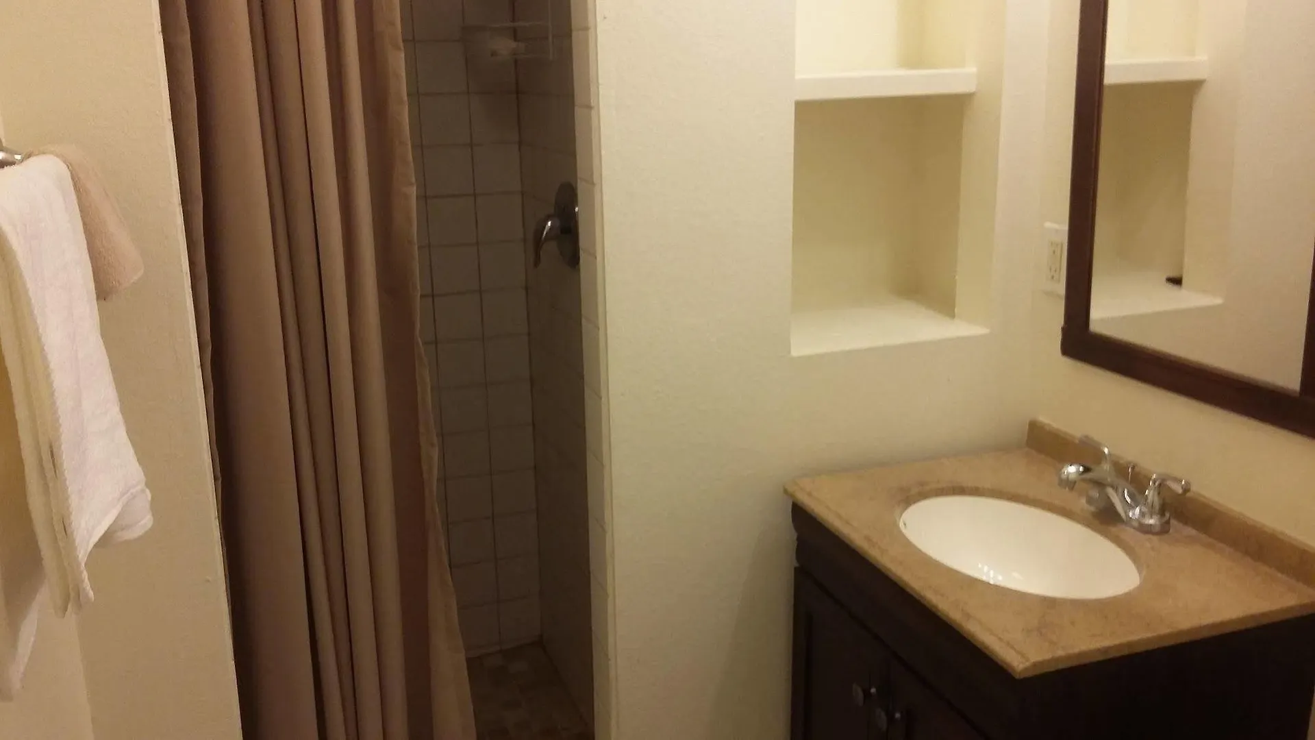 Travelers Bed & Breakfast Hostel Las Vegas